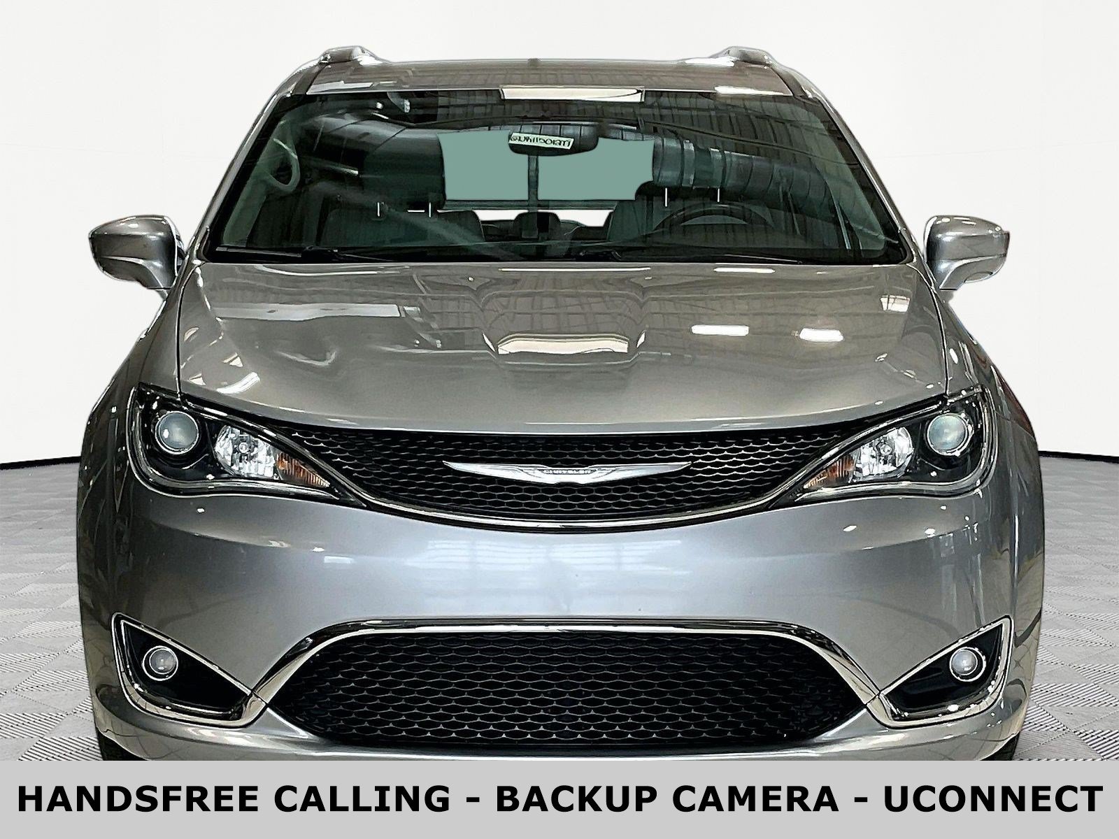 Used 2018 Chrysler Pacifica Touring-L FWD image 2