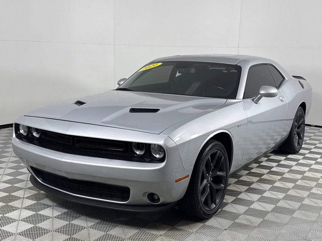 Used 2021 Dodge Challenger SXT w/ Blacktop Package image 9