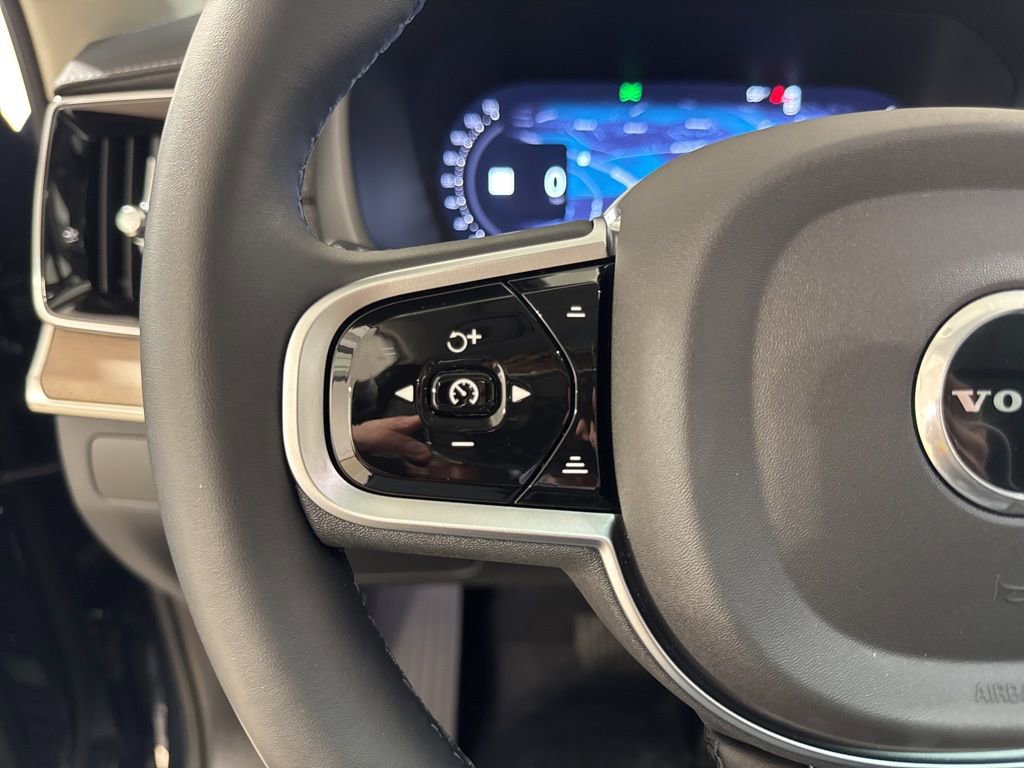 Used 2026 Volvo XC90 B5 Plus w/ Protection Package Premier AWD/4WD image 9