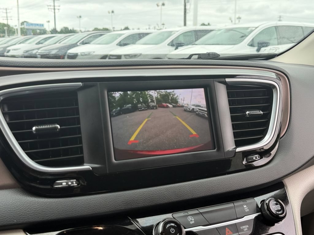 Used 2023 Chrysler Voyager LX FWD image 18