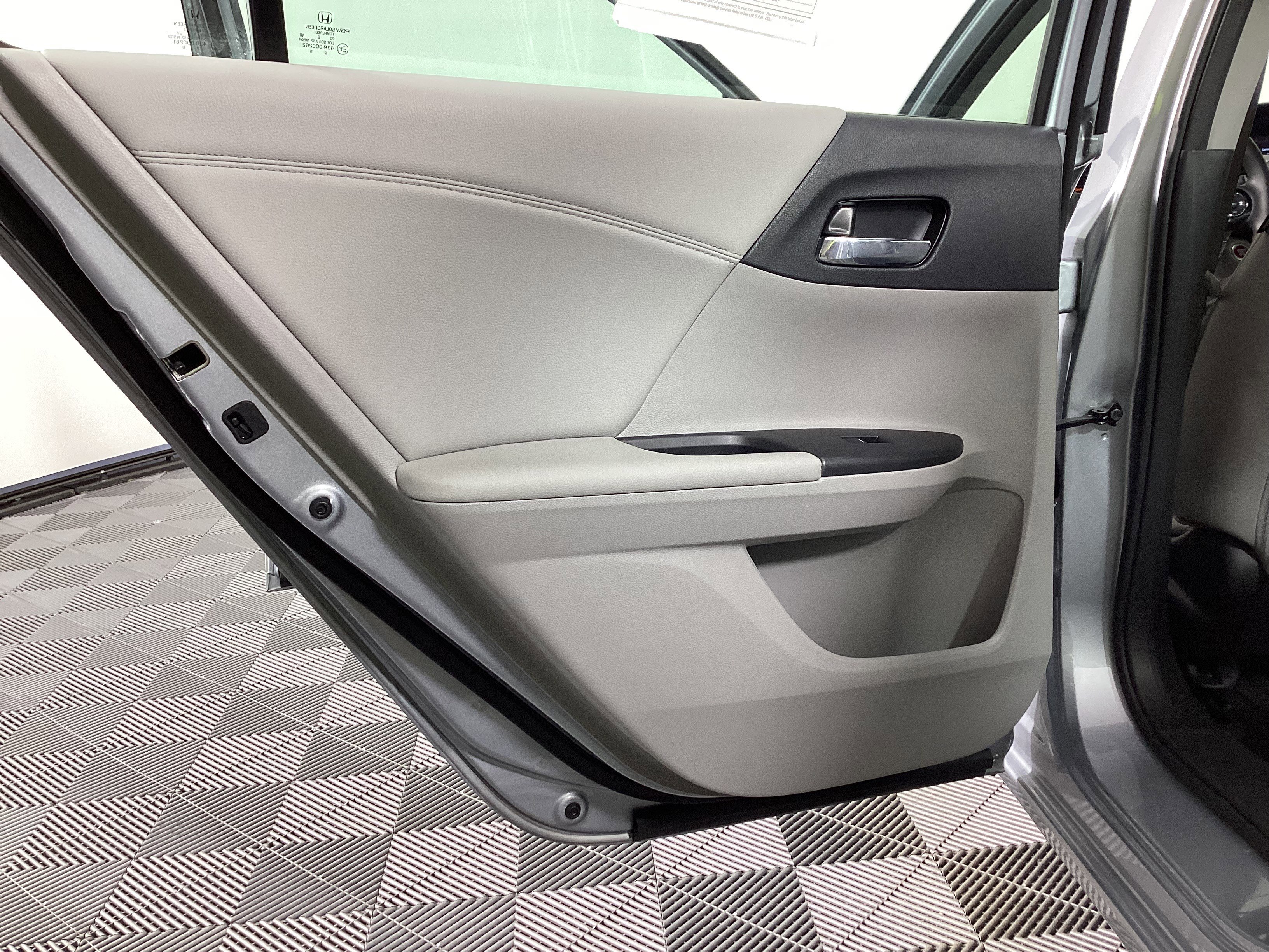 Used 2017 Honda Accord EX-L image 28