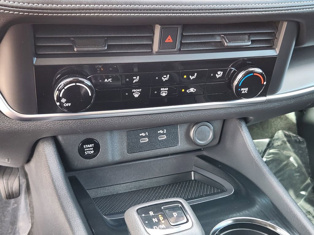 Used 2024 Nissan Rogue S image 25