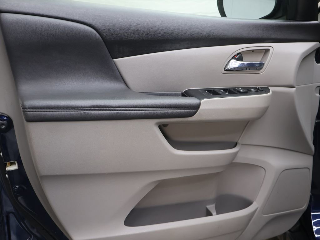 Used 2016 Honda Odyssey SE image 16