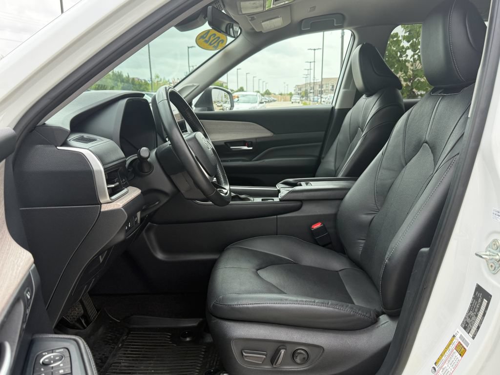 Used 2024 Toyota Grand Highlander FWD image 10
