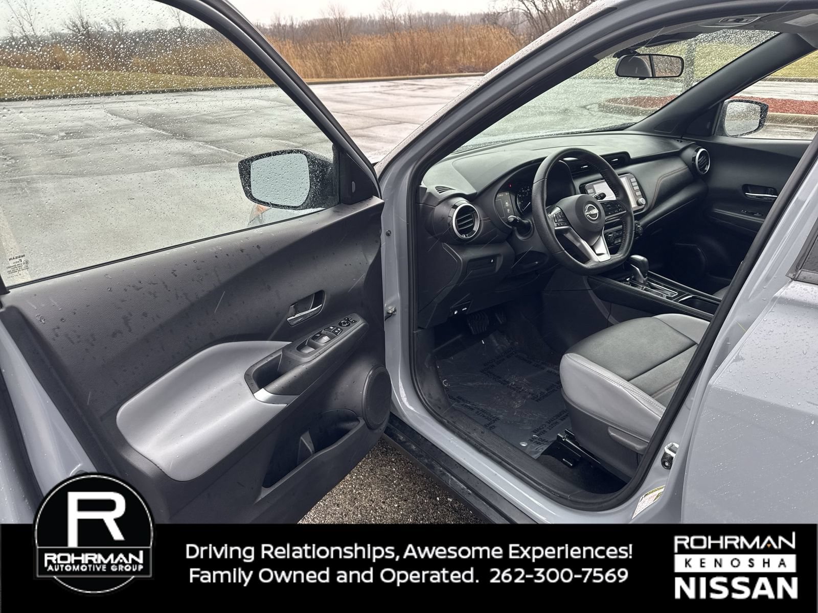 Used 2023 Nissan Kicks SR w/ SR Premium Package FWD image 11