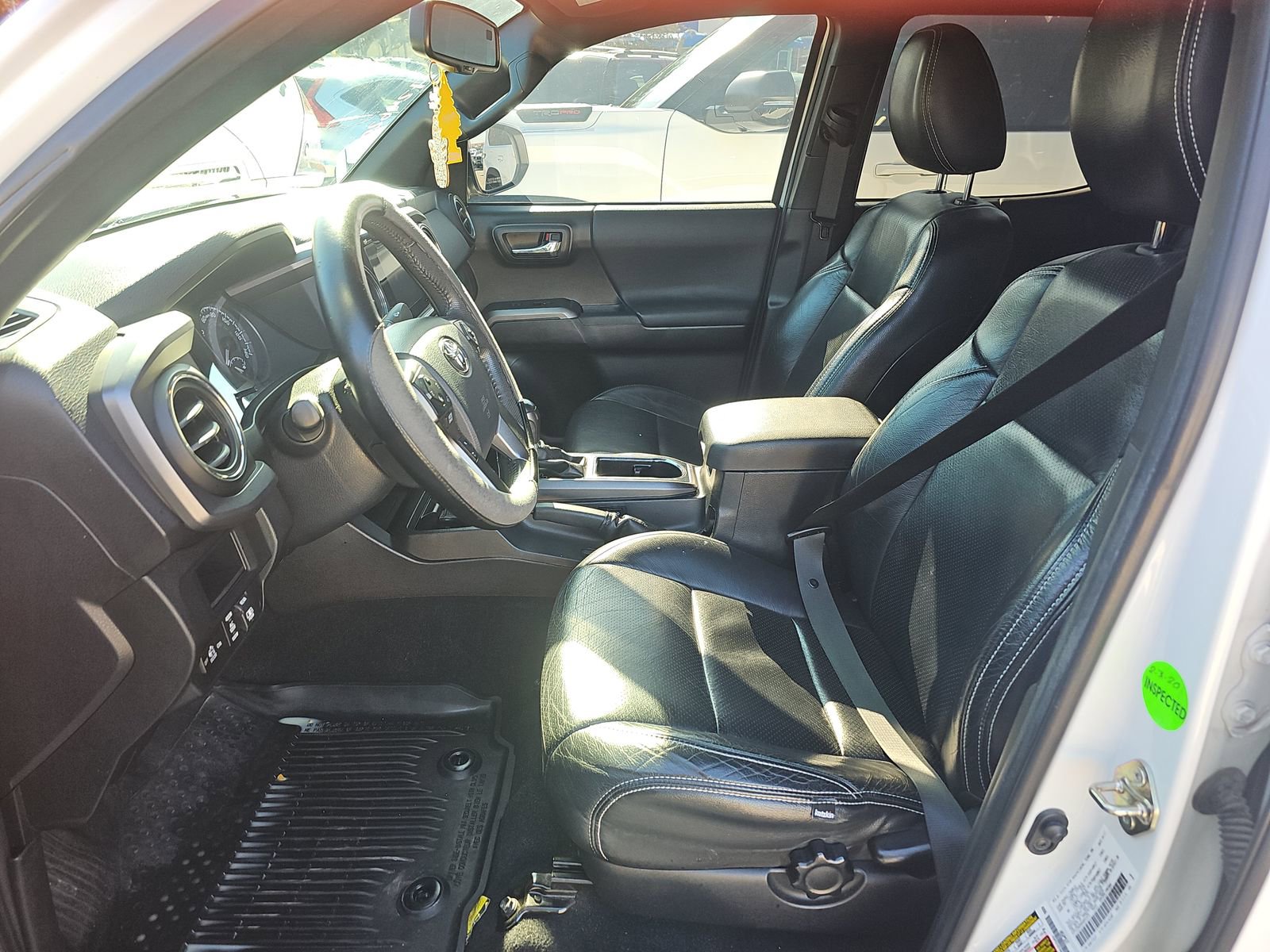 Used 2017 Toyota Tacoma TRD Sport image 13