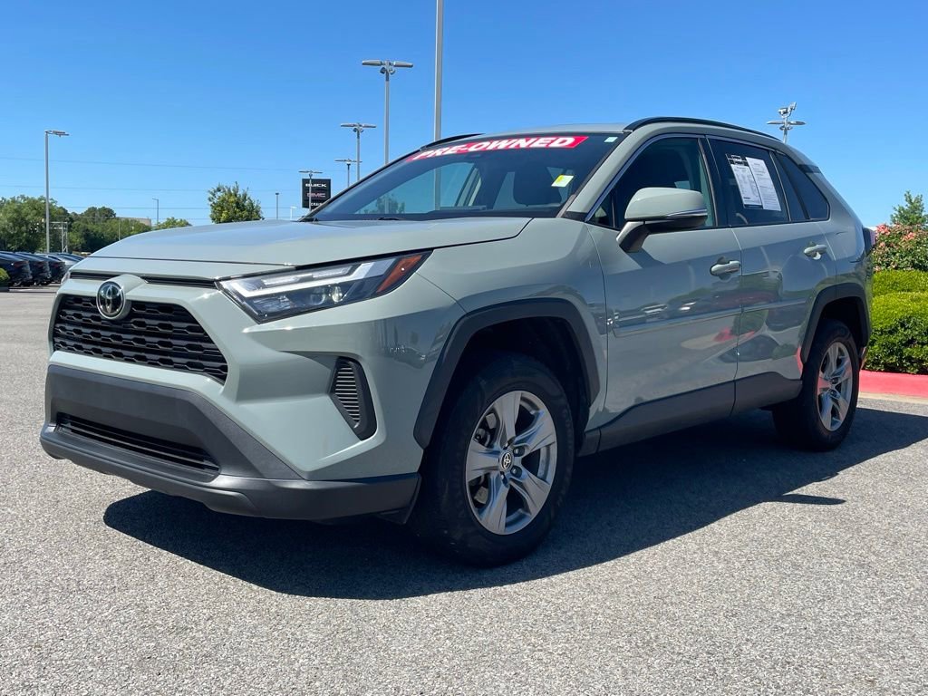Used 2022 Toyota RAV4 XLE w/ Convenience Package FWD image 3