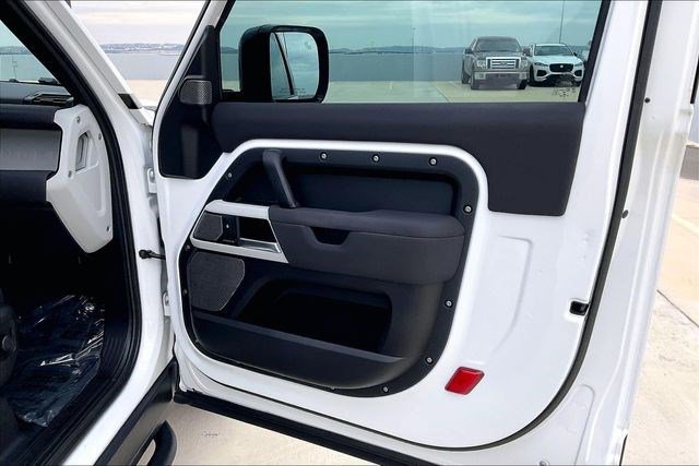 Certified 2023 Land Rover Defender 90 S image 29