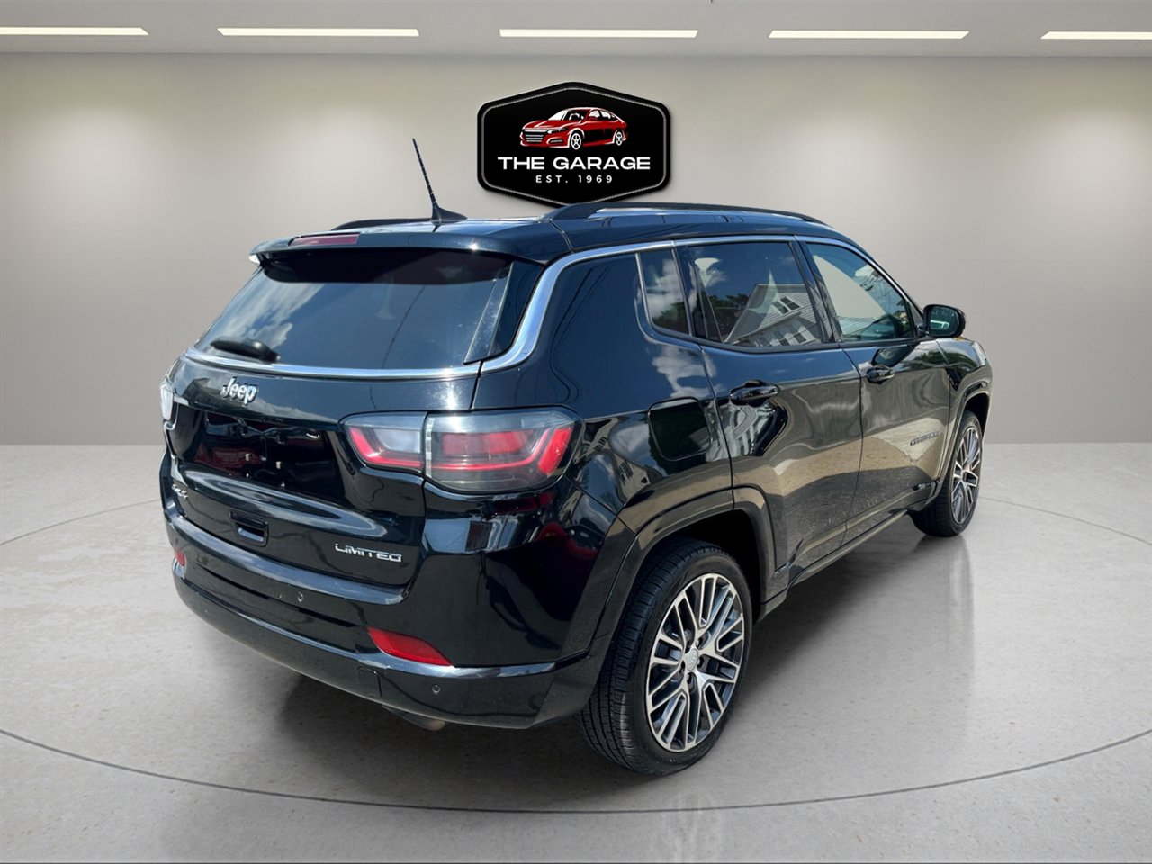 Used 2022 Jeep Compass Limited w/ Elite Group image 5