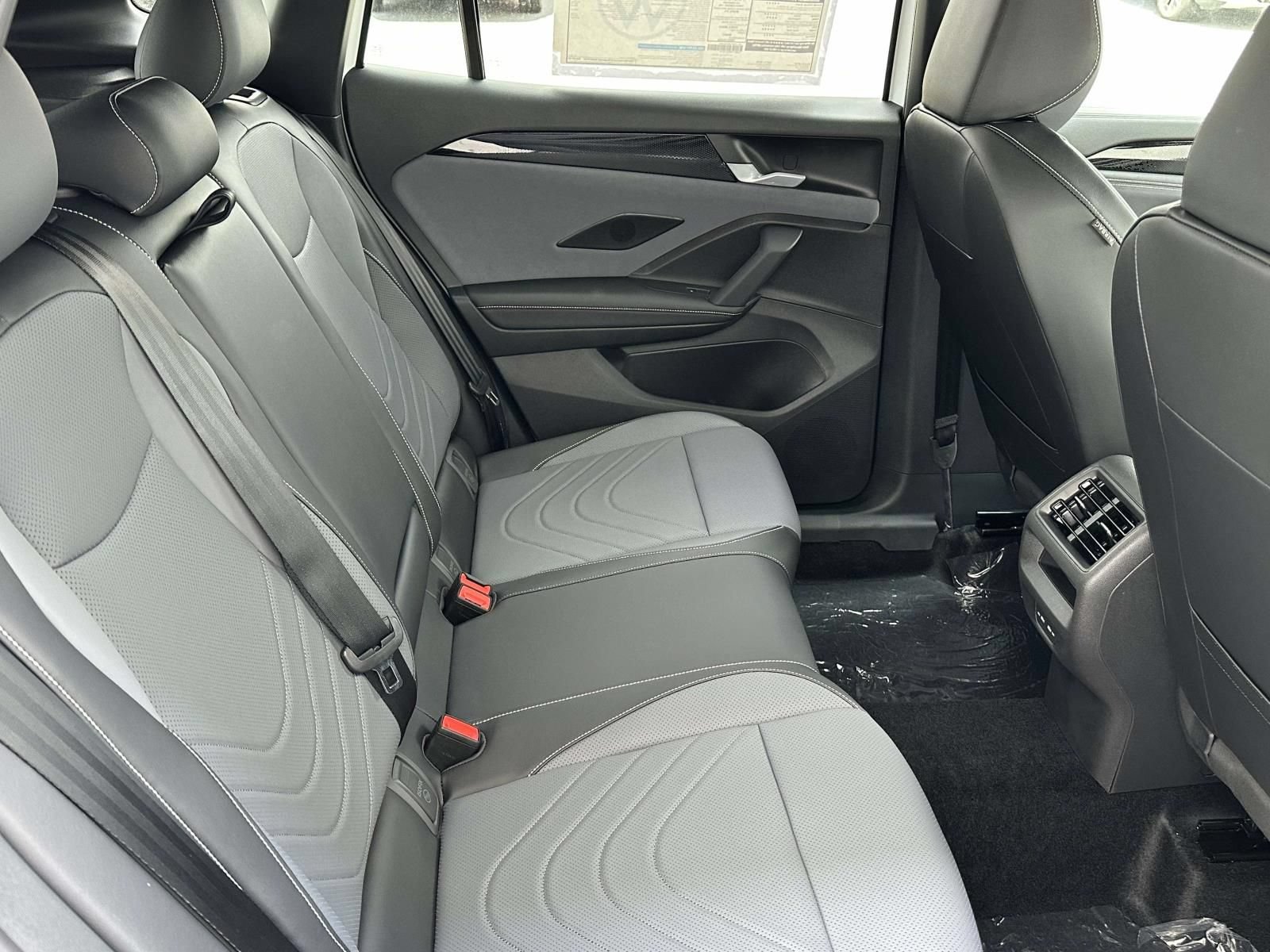 New 2026 Volkswagen Tiguan SE R-Line AWD/4WD image 15