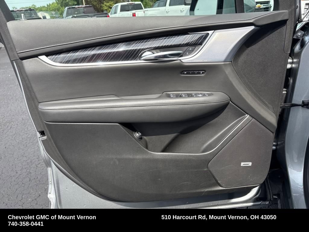 Used 2025 Cadillac XT6 Premium Luxury image 10