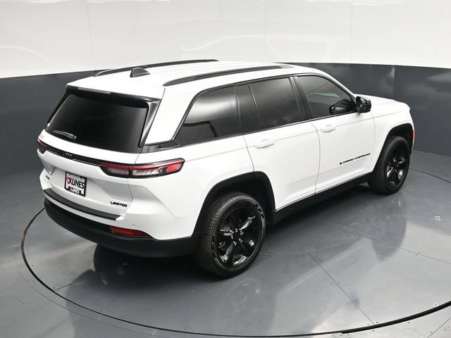 Used 2025 Jeep Grand Cherokee Limited w/ Black Appearance Package AWD/4WD image 52