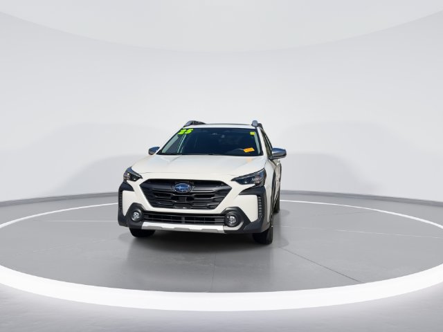 Used 2025 Subaru Outback Touring XT AWD/4WD image 3