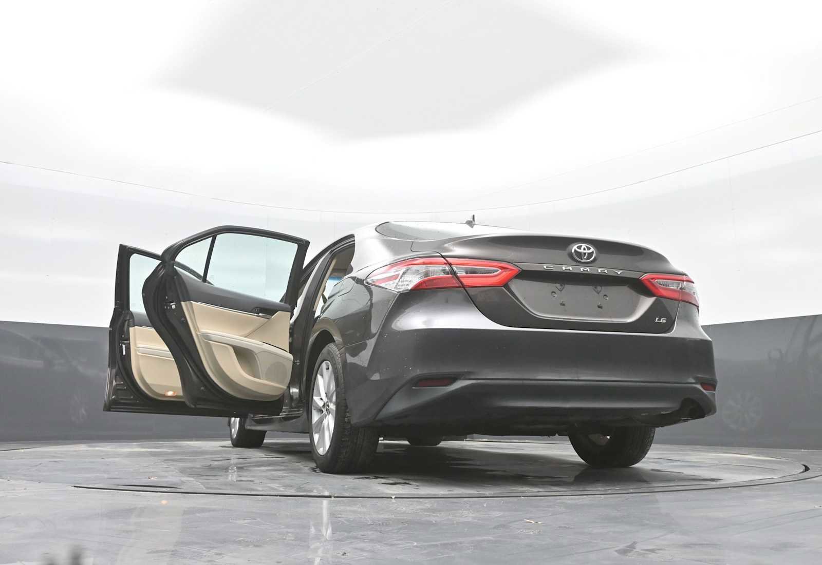 Used 2019 Toyota Camry LE image 41