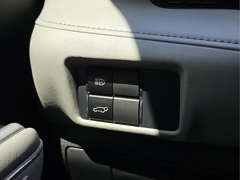 Used 2021 Toyota Highlander XLE AWD/4WD image 13