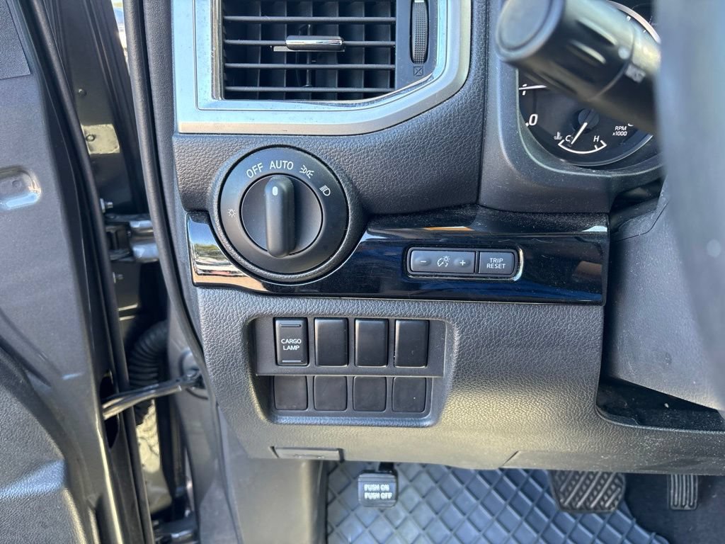 Used 2021 Nissan Titan SV w/ Accessory Utility Package RWD image 15