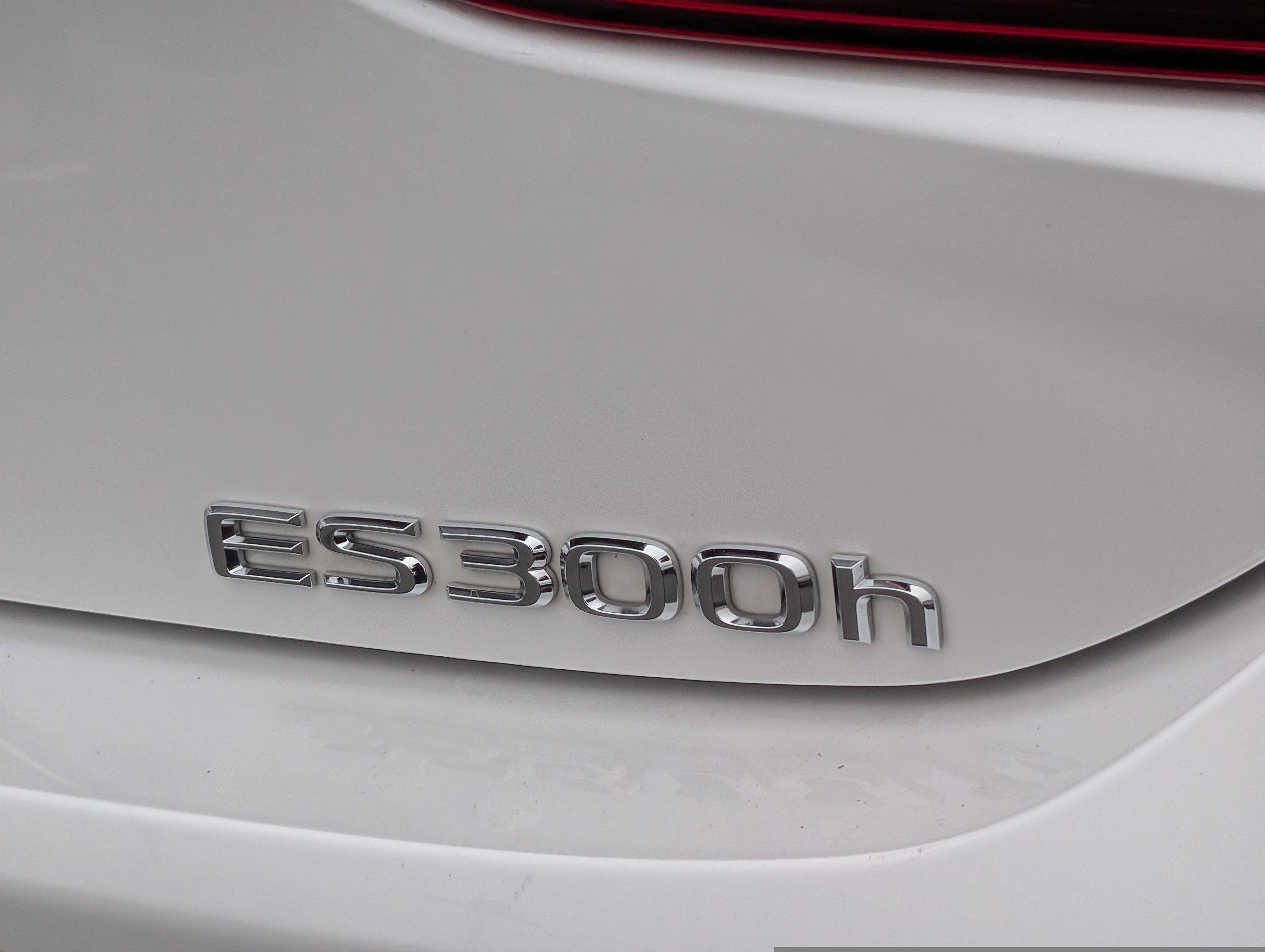 Certified 2025 Lexus ES 300h w/ Premium Package image 9