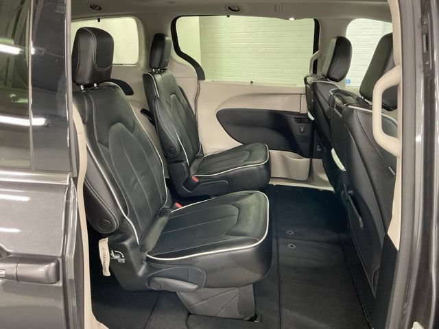 Used 2023 Chrysler Pacifica Limited w/ Uconnect Theater Family Group AWD/4WD image 17