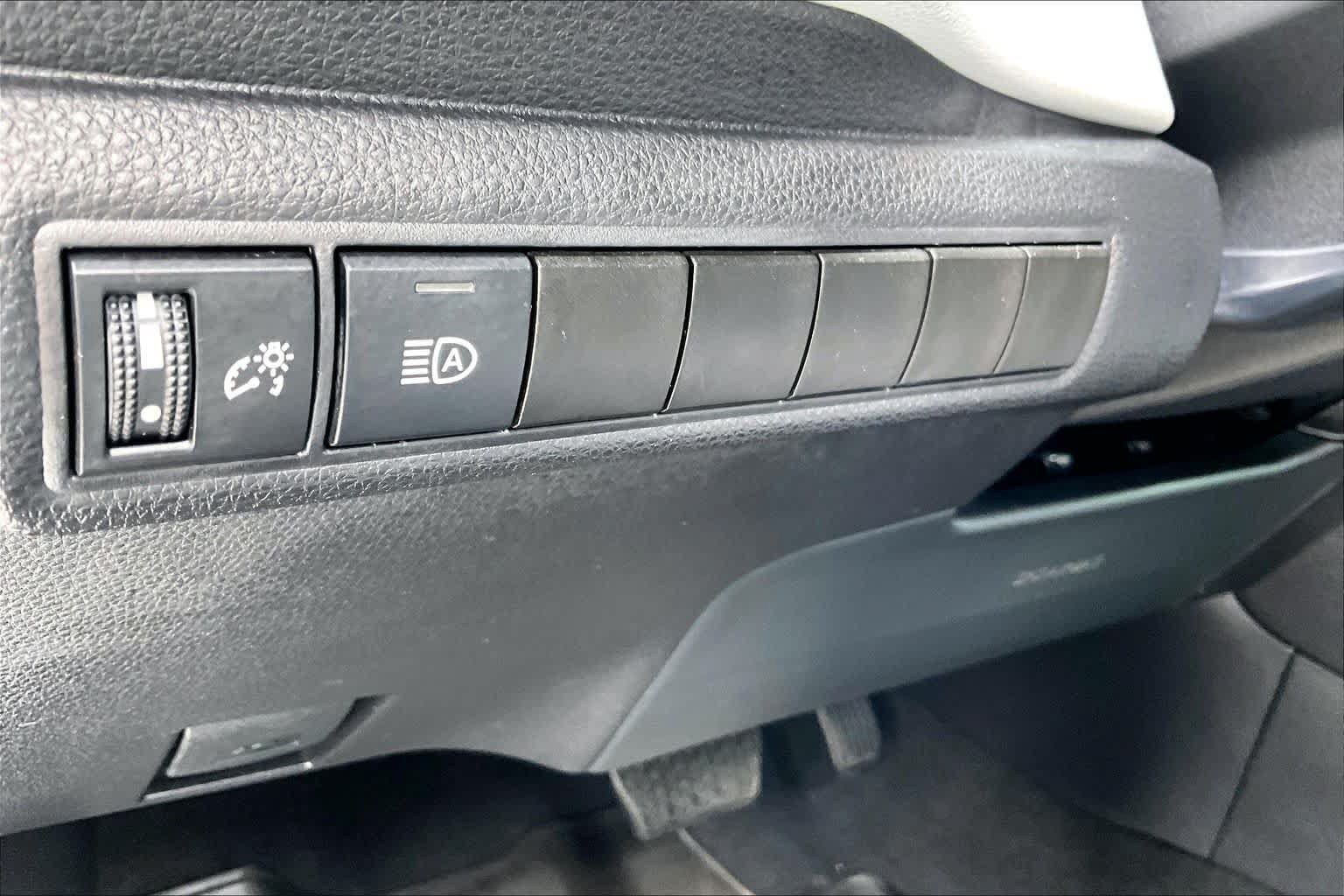 Certified 2025 Toyota Corolla SE FWD image 32