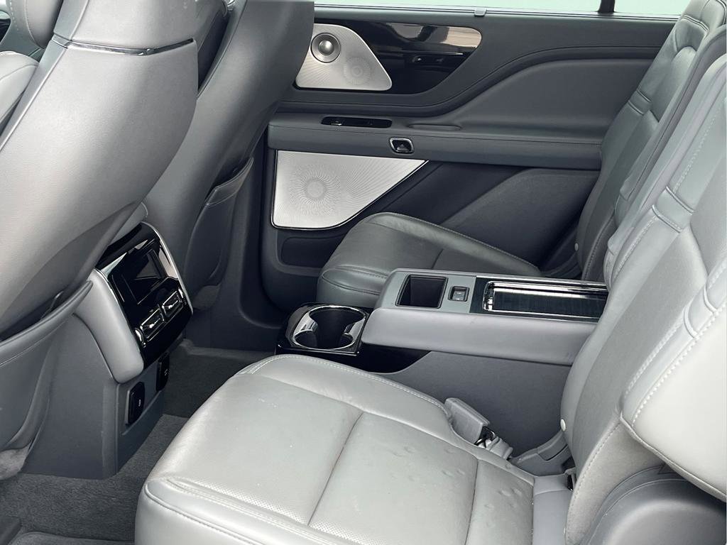 Used 2020 Lincoln Aviator Reserve w/ Equipment Group 202A image 13