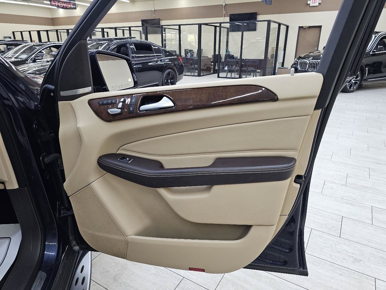 Used 2017 Mercedes-Benz GLS 450 4MATIC w/ Premium Package image 42
