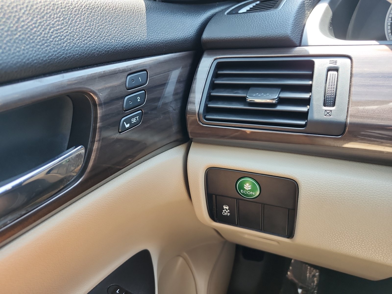 Used 2017 Honda Accord EX-L image 25