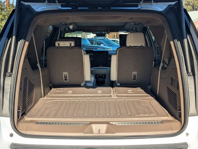 New 2026 GMC Yukon XL Denali w/ Denali Reserve Package image 14