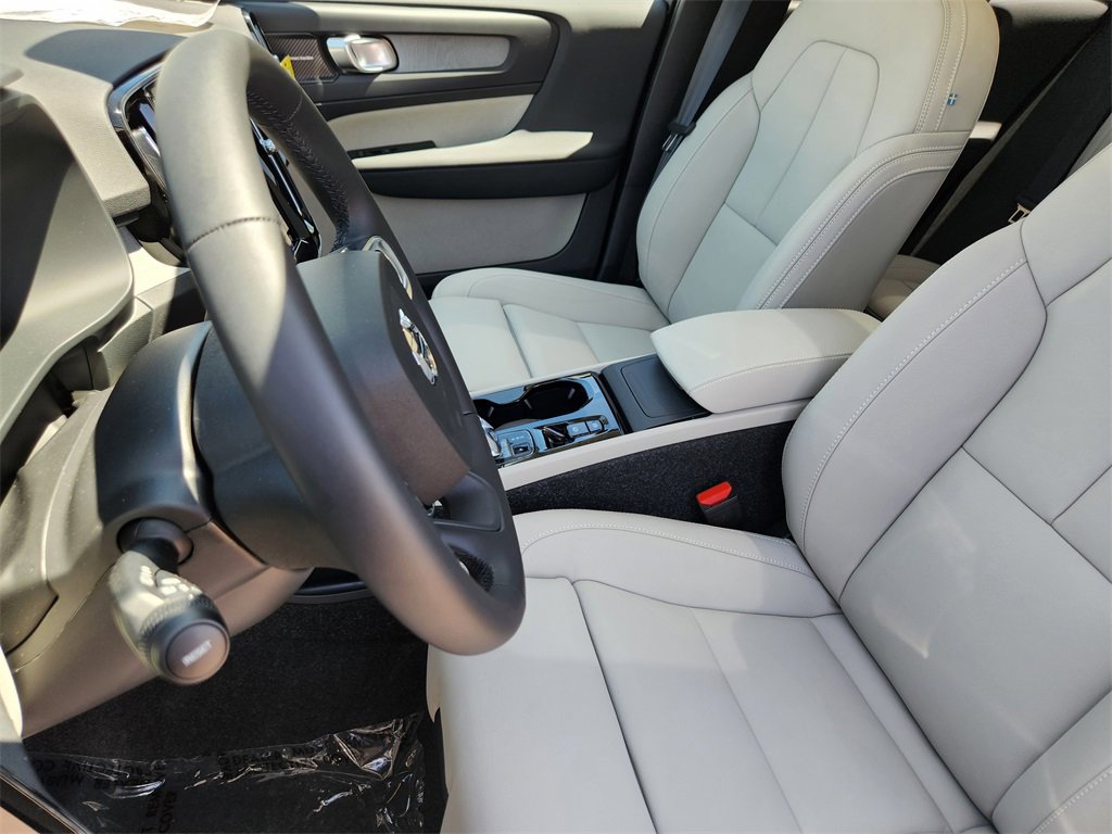 New 2025 Volvo XC40 B5 Ultra w/ Climate Package image 6