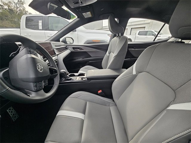 Used 2025 Toyota Camry SE image 4