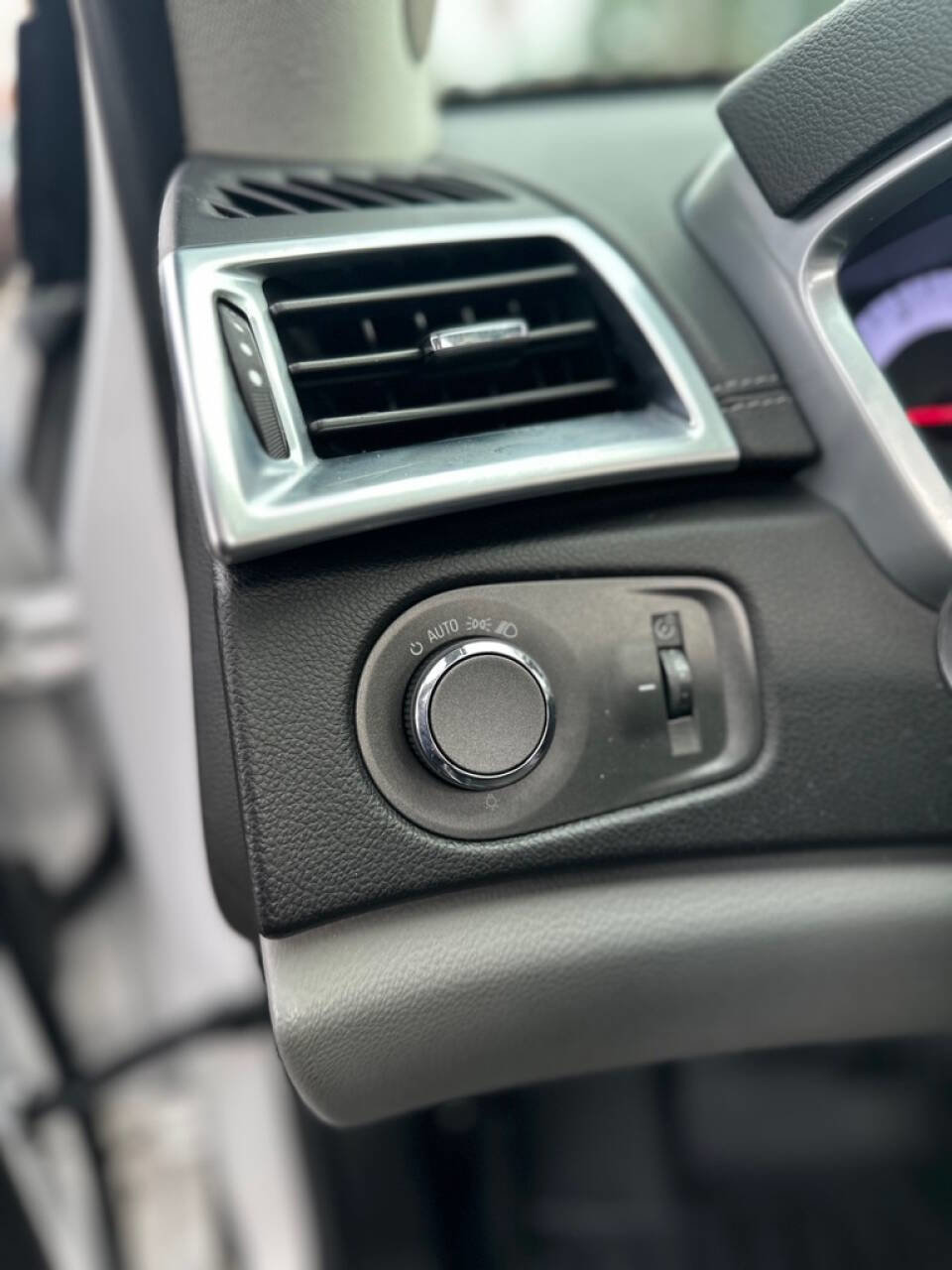 Used 2010 Cadillac SRX Luxury image 14