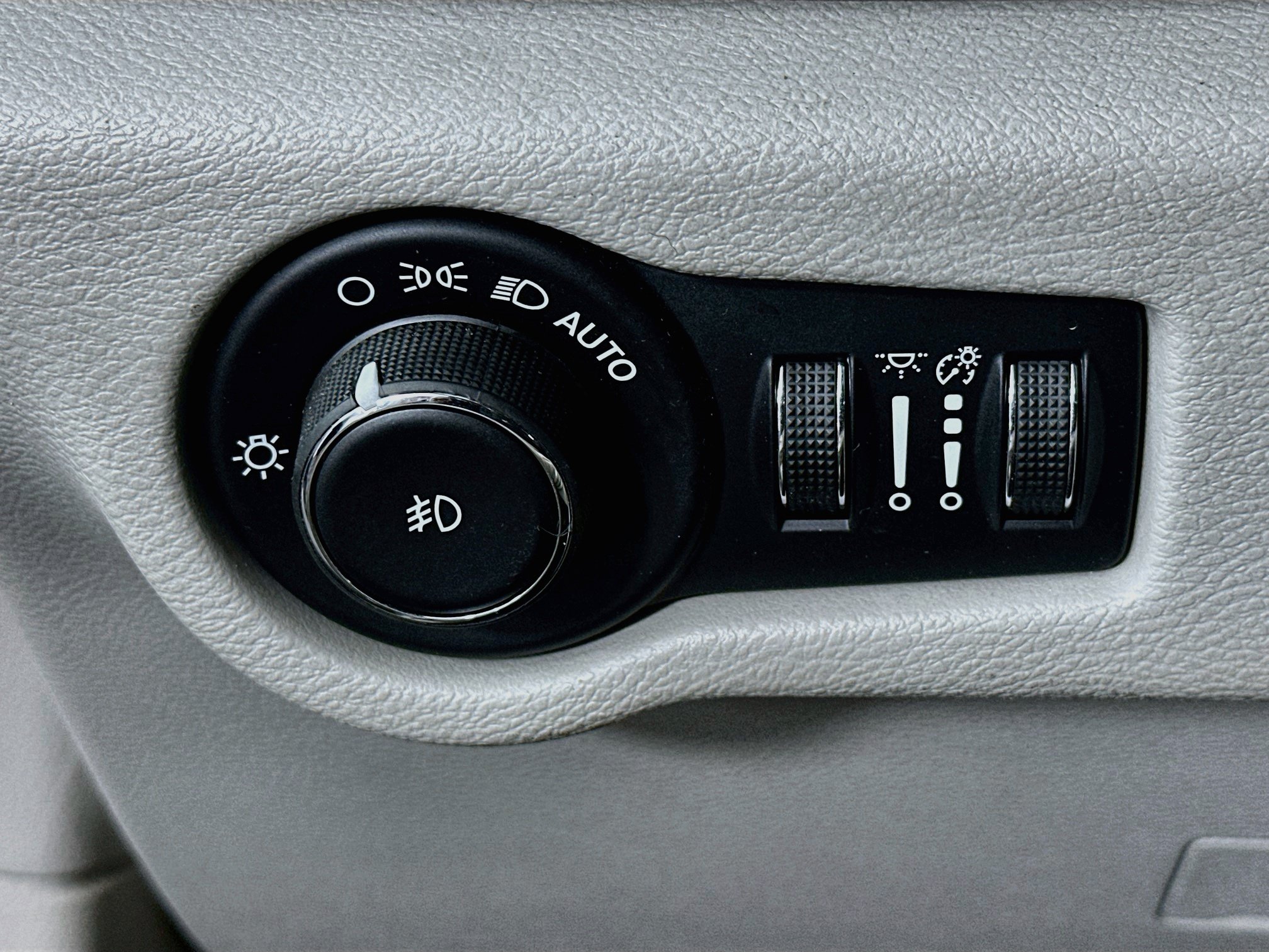 Used 2019 Chrysler Pacifica Touring-L FWD image 17