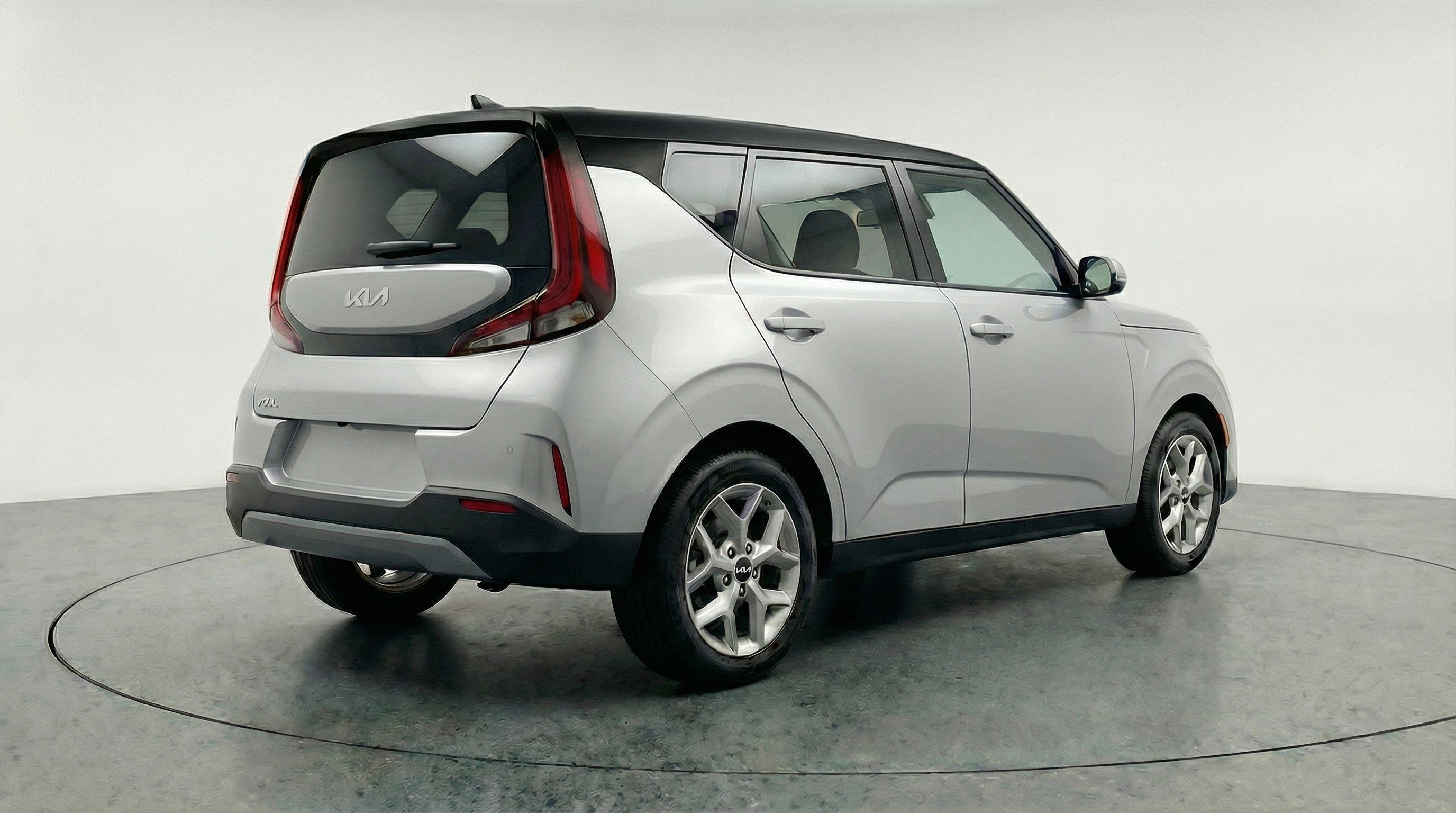 Used 2025 Kia Soul LX w/ LX Technology Package FWD image 9