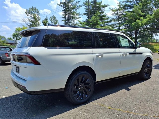 New 2025 Lincoln Navigator L Reserve w/ Jet Appearance Package image 6