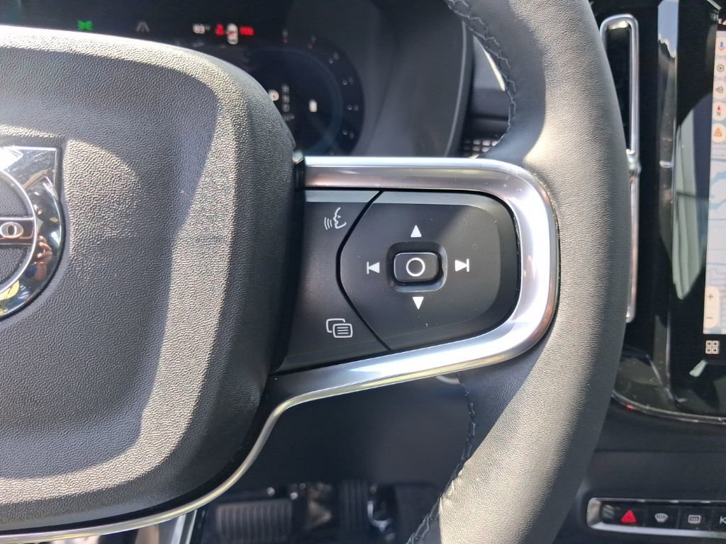 Used 2023 Volvo XC40 B5 Plus w/ Climate Package image 20