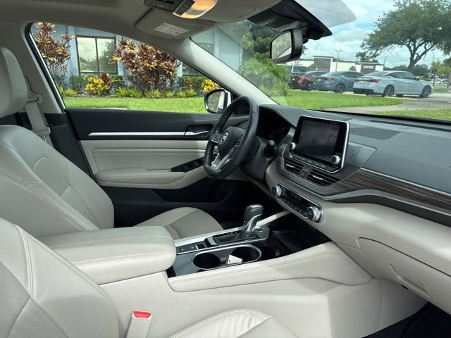 Used 2022 Nissan Altima 2.5 Platinum image 11