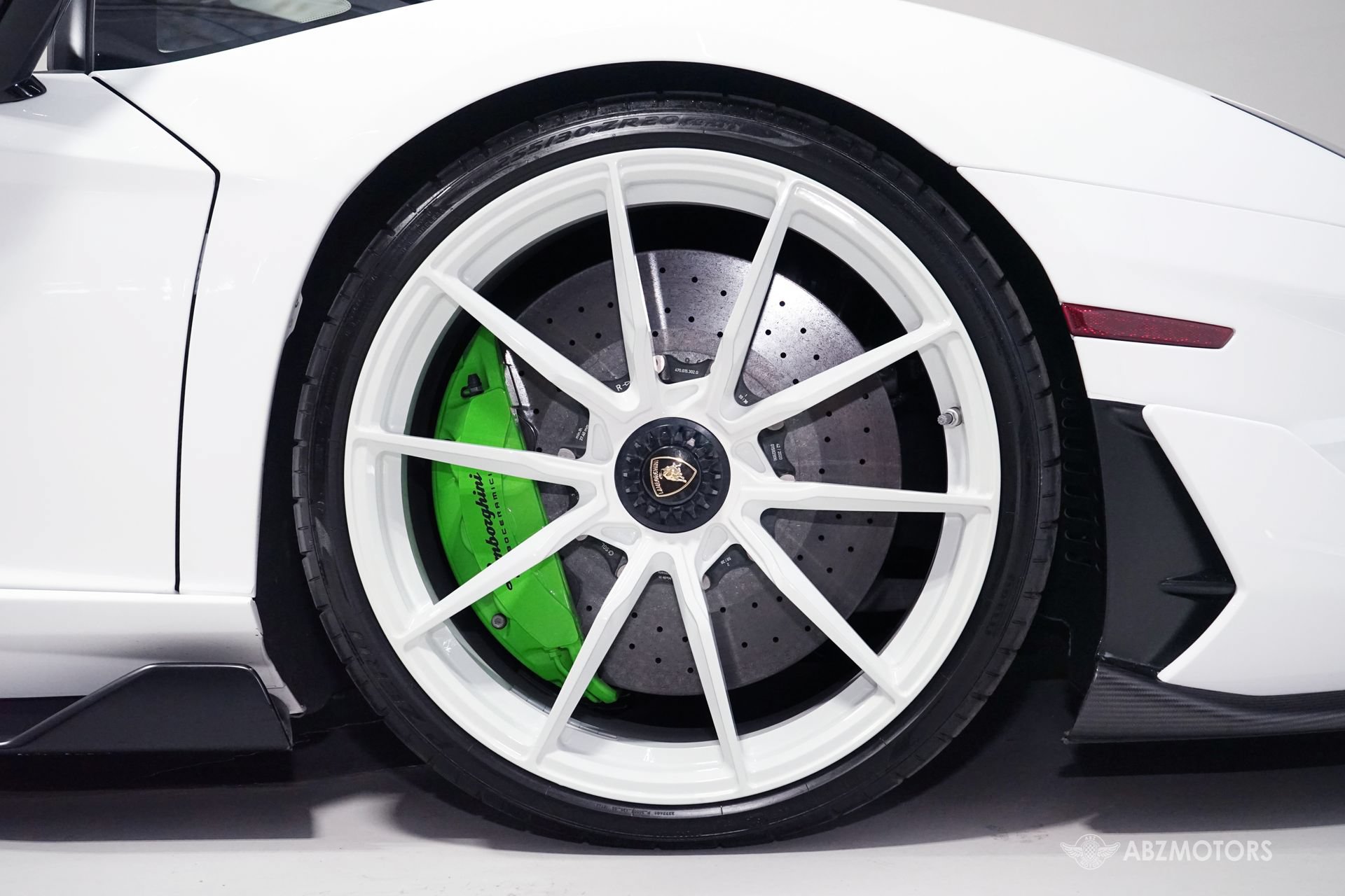 Used 2021 Lamborghini Aventador SVJ AWD/4WD image 36