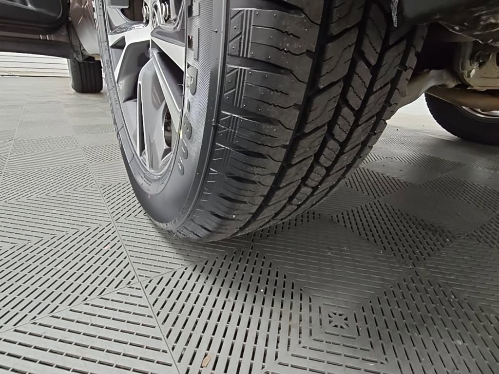 Used 2019 Toyota Highlander LE FWD image 41