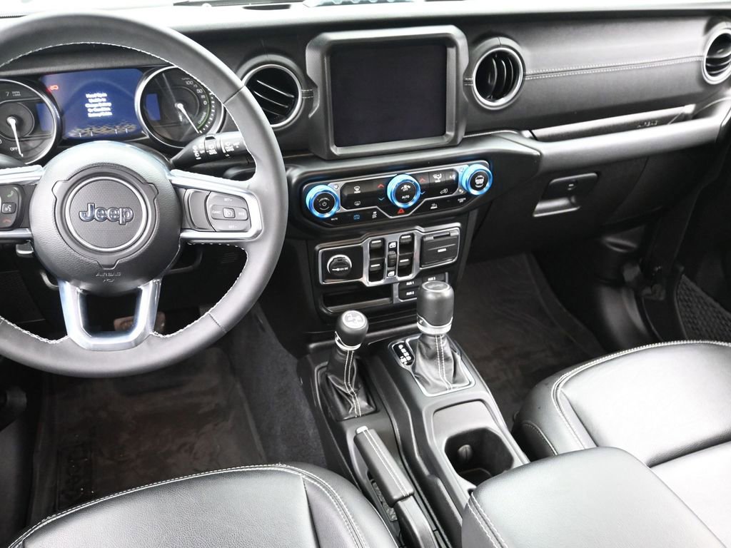 Used 2023 Jeep Wrangler Unlimited Sahara image 14