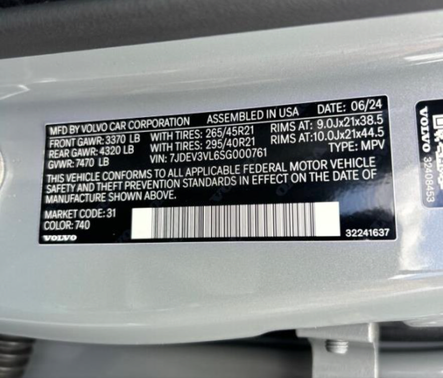 Certified 2025 Volvo EX90 Ultra AWD/4WD image 2