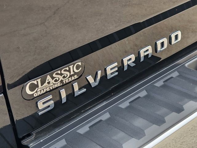 Used 2018 Chevrolet Silverado 1500 LT w/ Texas Edition image 8