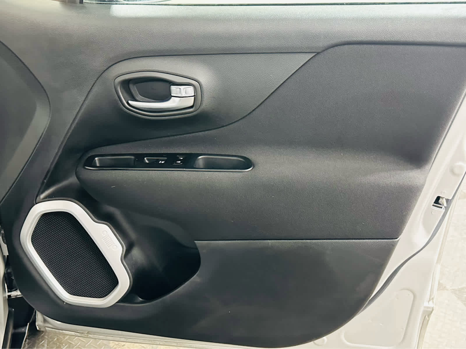 Certified 2021 Jeep Renegade Latitude AWD/4WD image 23