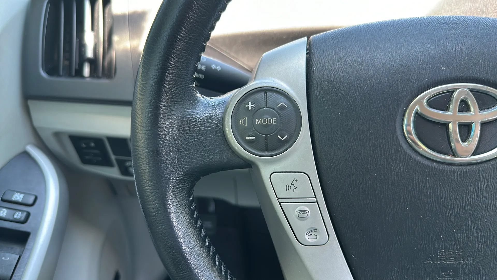 Used 2014 Toyota Prius Four w/ Solar Roof Package FWD image 32