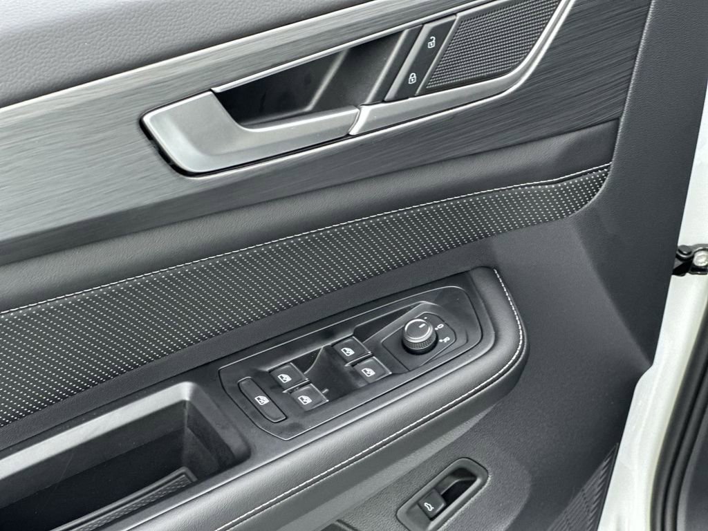 New 2026 Volkswagen Atlas Cross Sport SE image 13