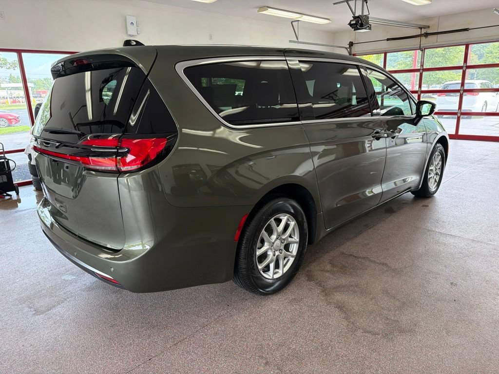 New 2027 Chrysler Pacifica Select FWD image 25