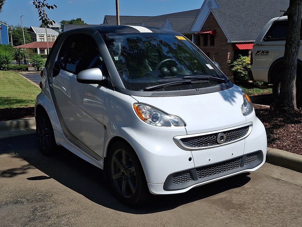 Used 2015 smart fortwo passion RWD image 2