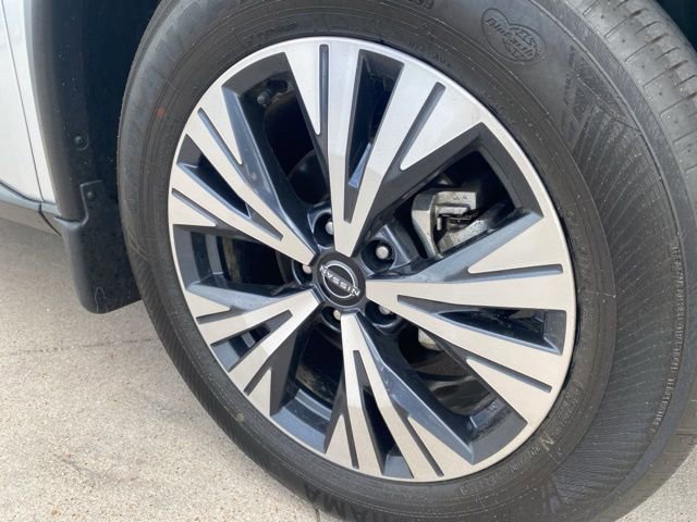 Used 2023 Nissan Rogue SV image 7