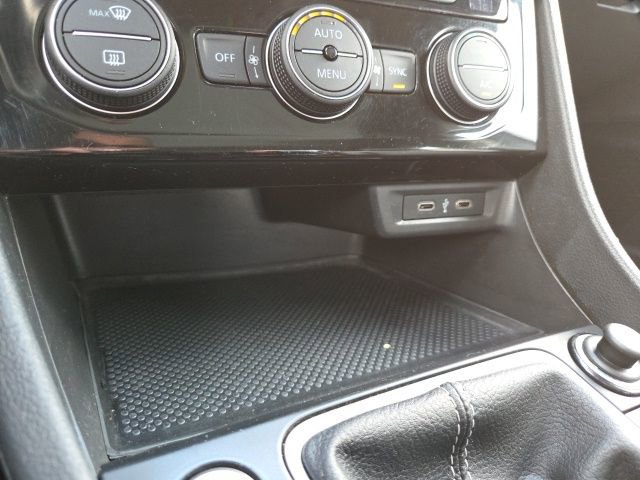 Used 2023 Volkswagen Jetta SE w/ Panoramic Sunroof Package image 17