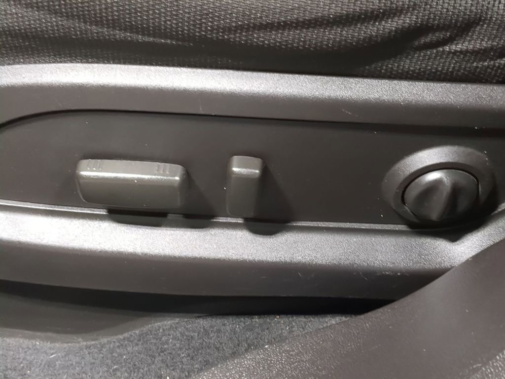 Used 2015 GMC Acadia SLE image 30