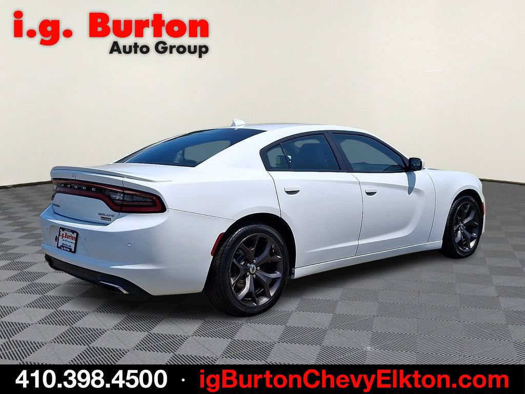 Used 2017 Dodge Charger SXT w/ Plus Group RWD image 6