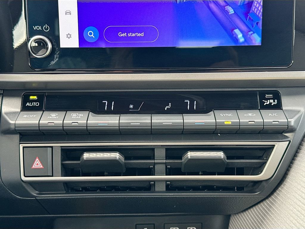 Used 2025 Toyota Camry SE image 19